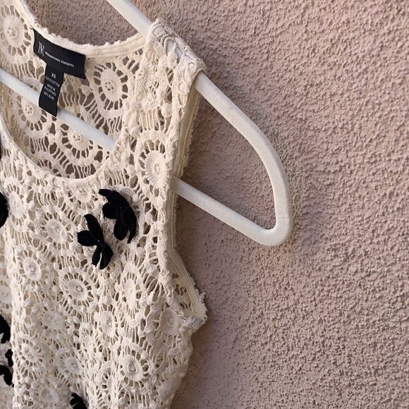 International Concepts Top Off White Crotchet Floral Black Flower Size XS - Picture 5 of 9